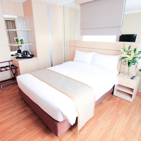 Petals Inn Bangkok Exterior photo