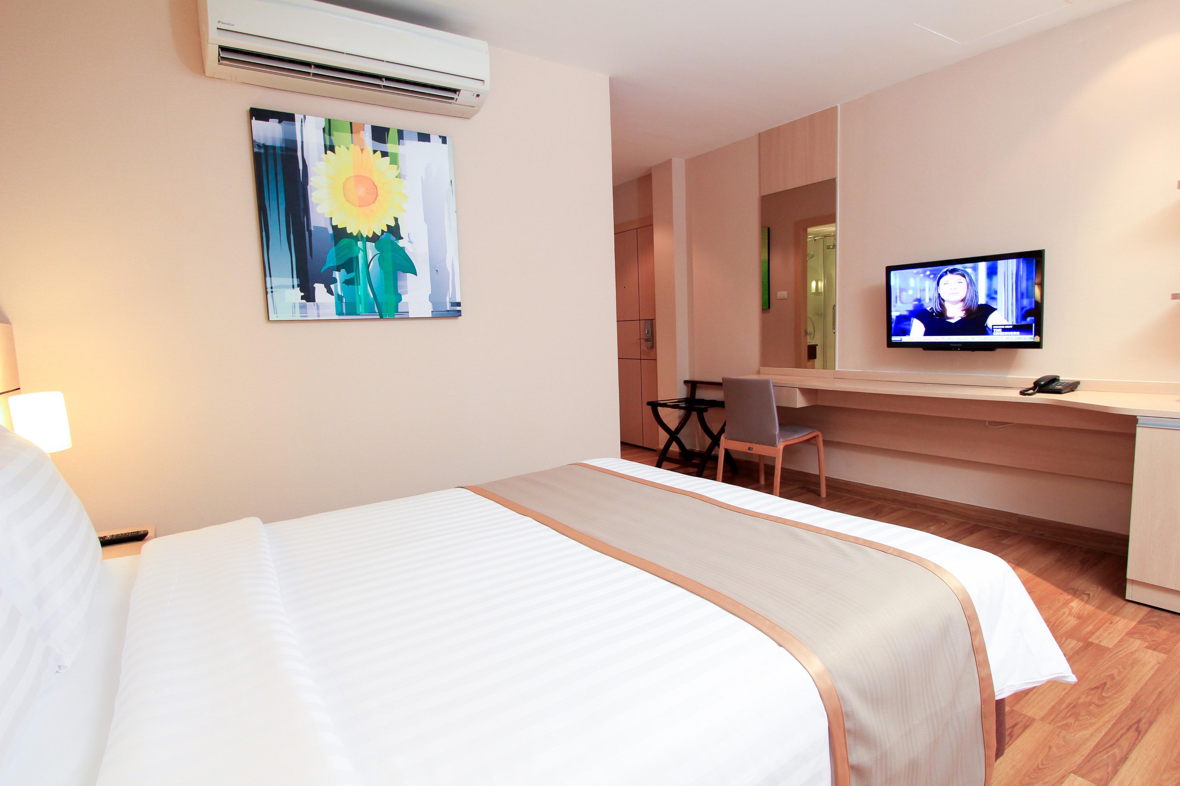 Petals Inn Bangkok Exterior photo