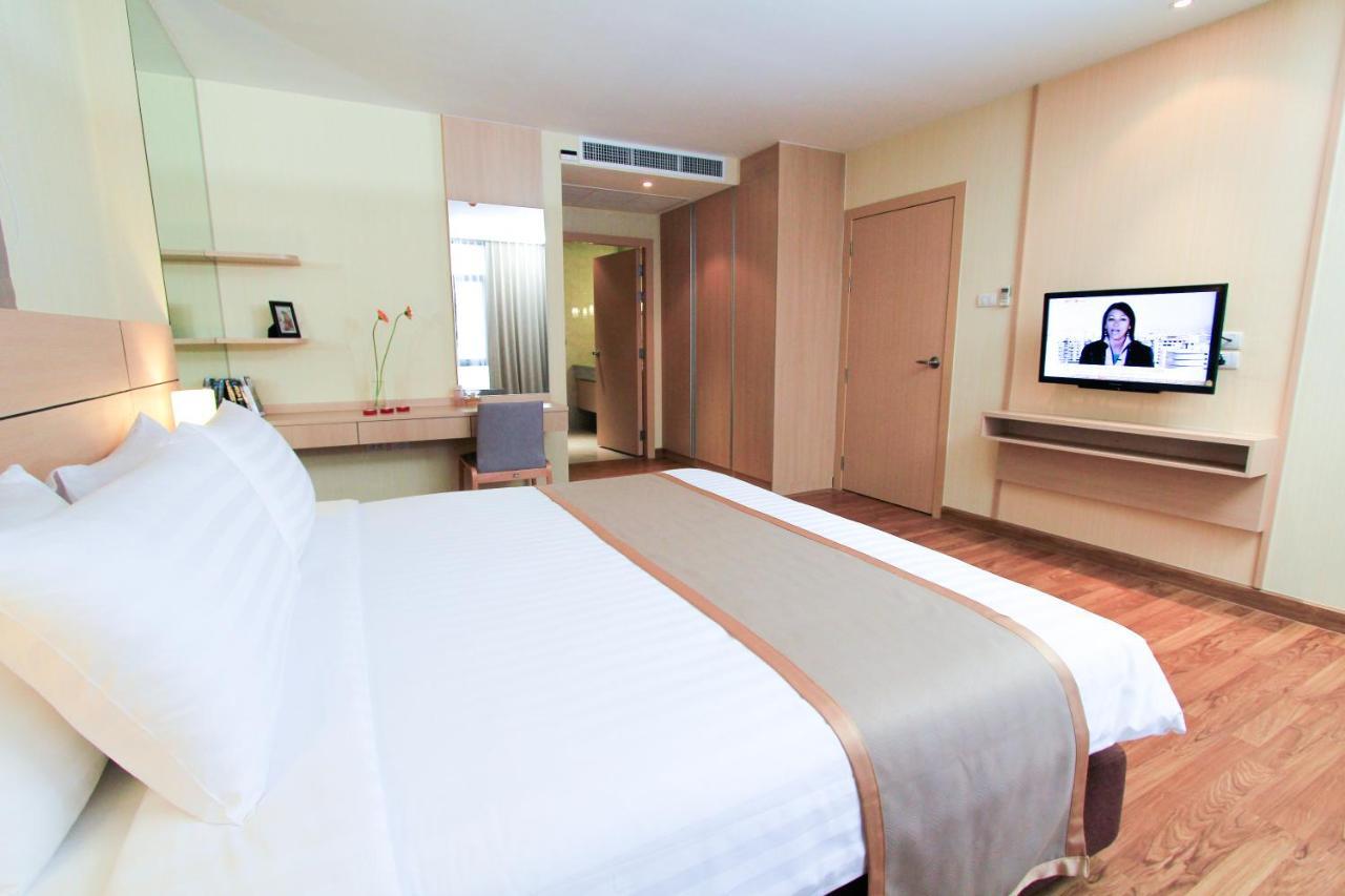 Petals Inn Bangkok Exterior photo