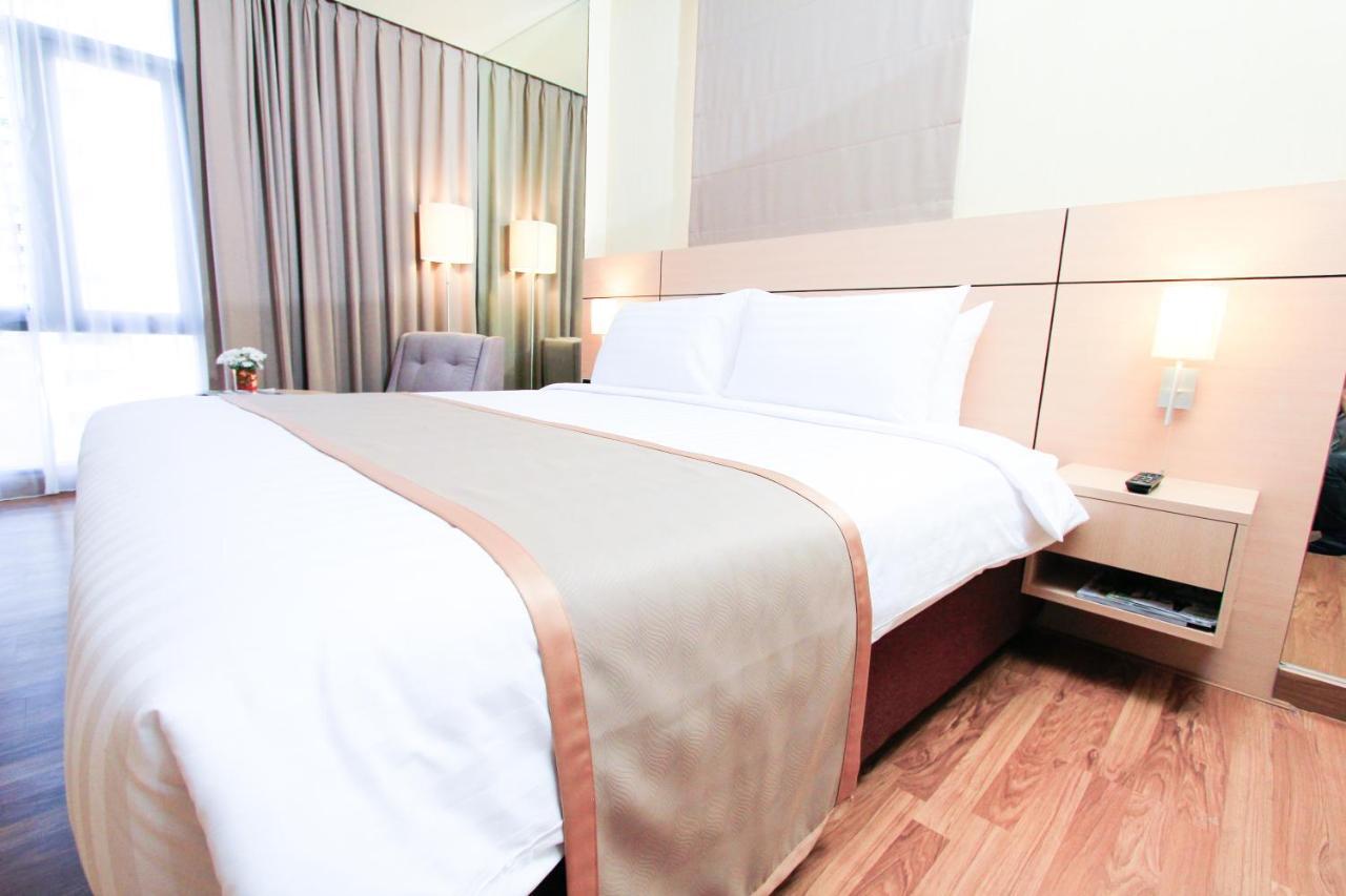 Petals Inn Bangkok Exterior photo