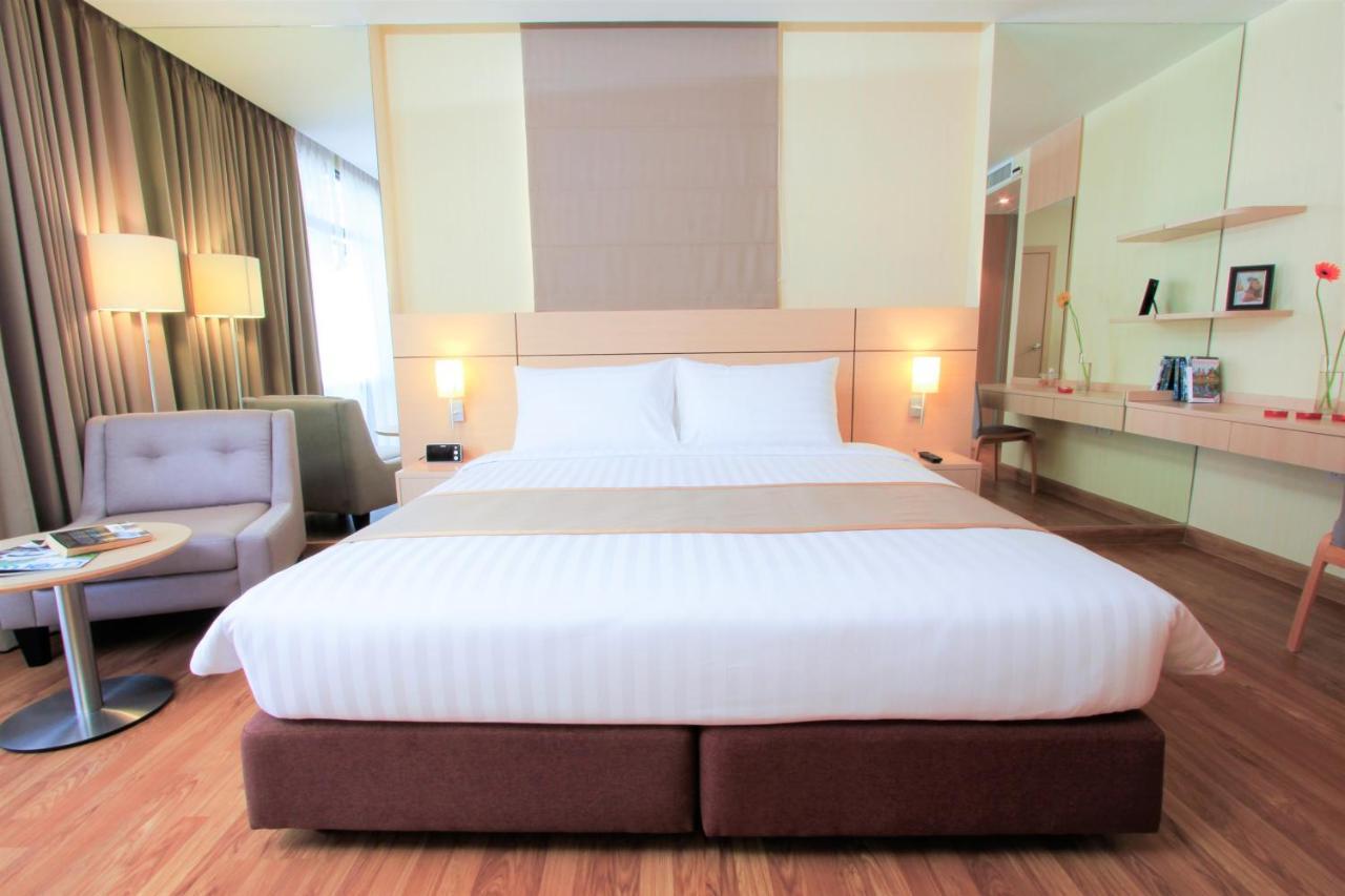 Petals Inn Bangkok Exterior photo